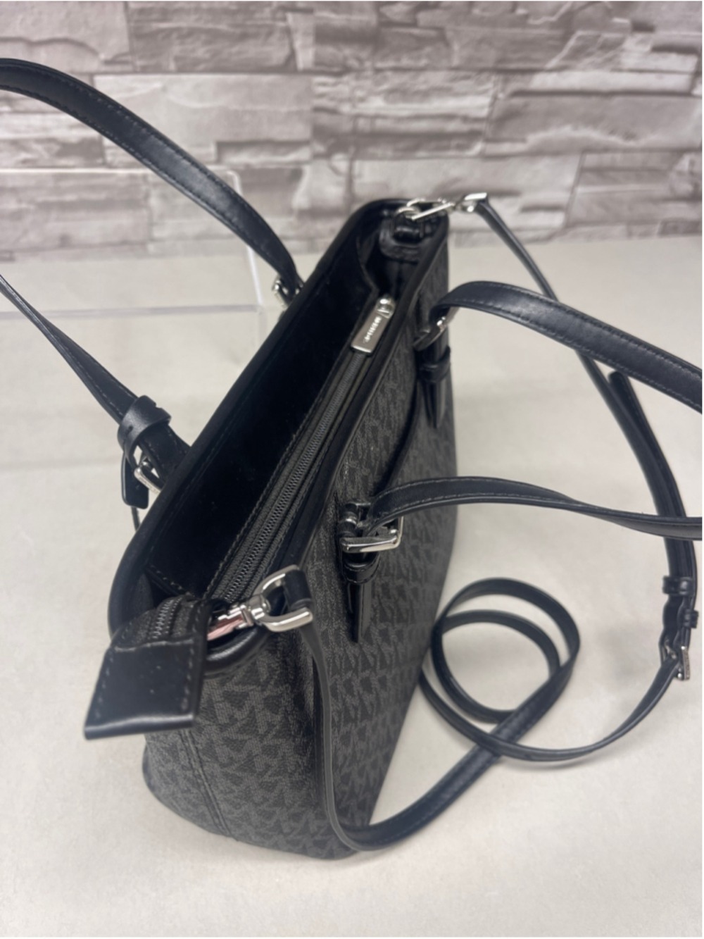 Michael Kors XS Carryall Tote & Matching Wallet Set Black/Silver 
Metallic - Picture 9 of 13